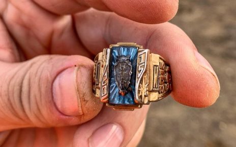 custom high school class ring