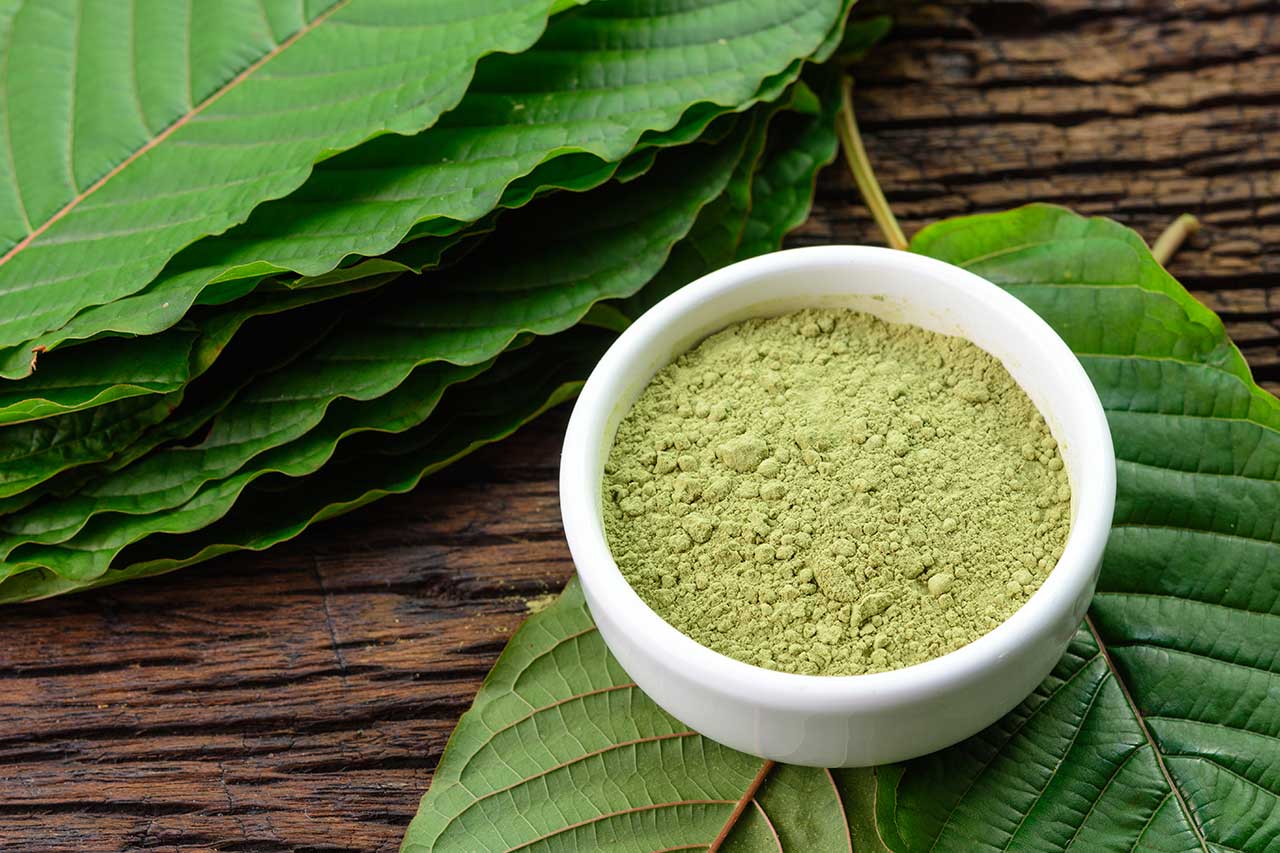 kratom in tea spoon 