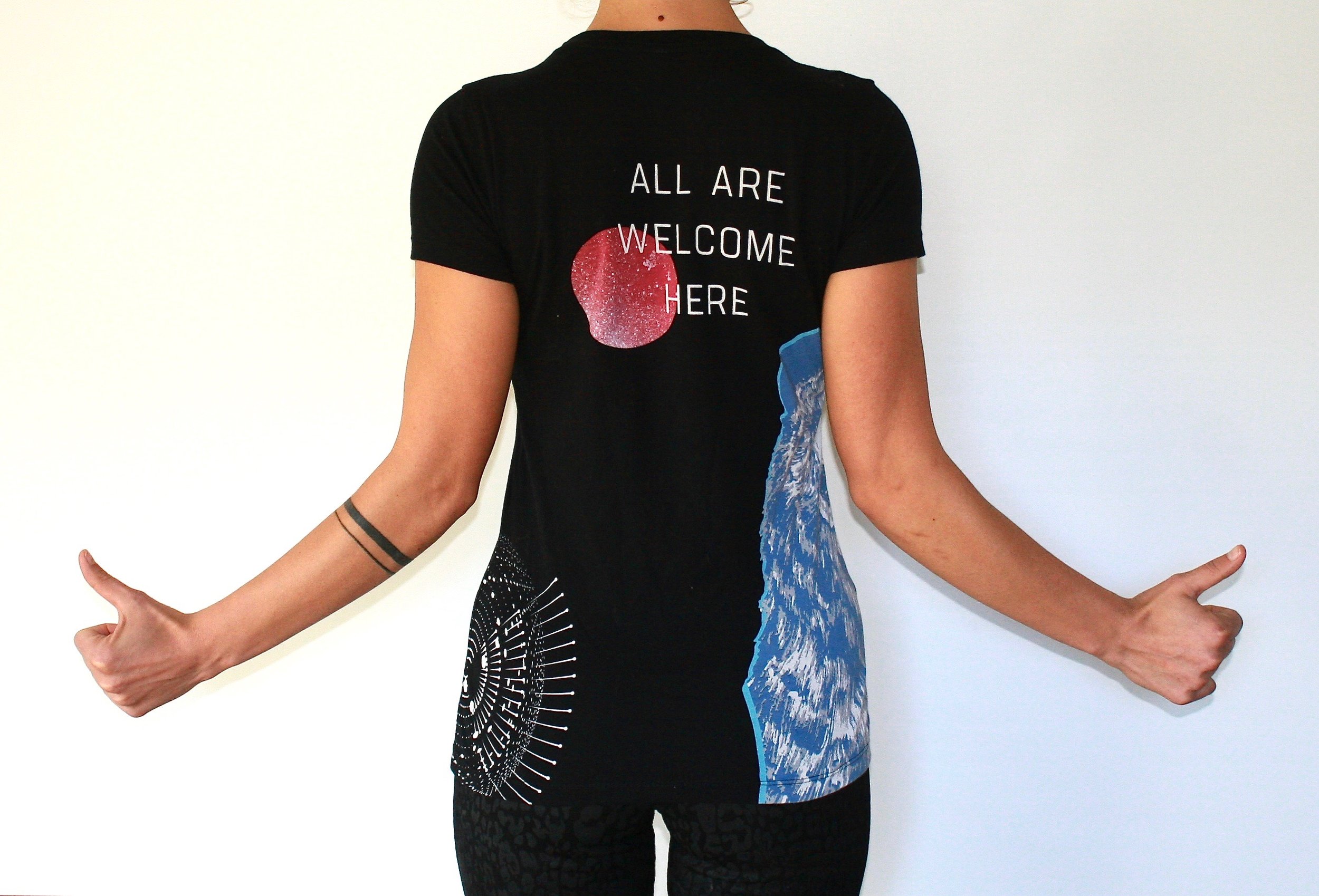 Logo เสื้อยืดแขนยาว: Get your style statement updated today!